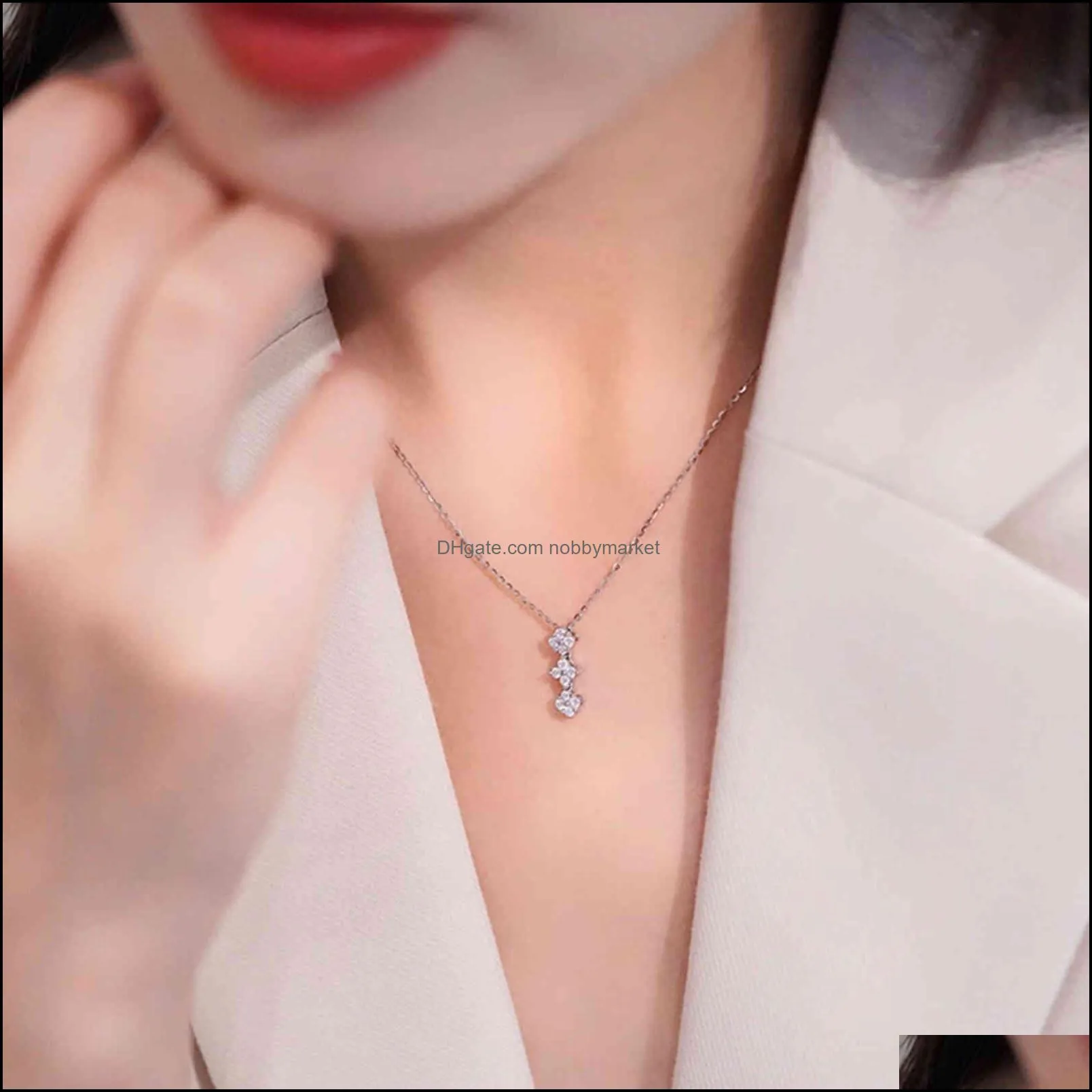 Love clover clavicle chain a two Necklace female light luxury niche Design Pendant neck simple necklace