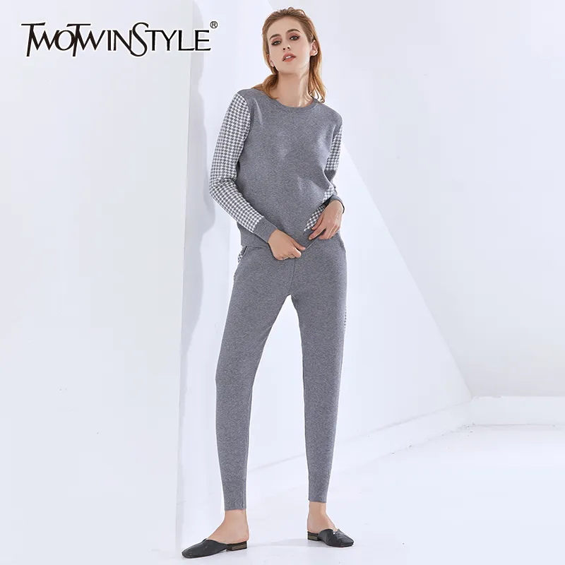 Twotwinstyle Patchwork Plaid Conjunto de dos piezas para mujeres O Cuello Manga larga Tops Pantalones casuales Conjuntos femeninos Otoño Moda 210517