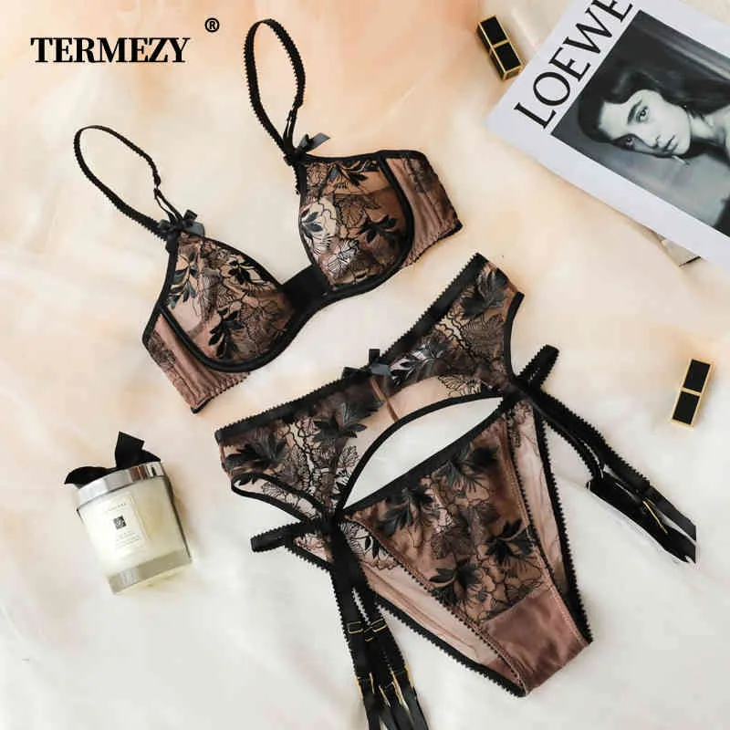 TERMEZY Femmes Sous-Vêtements Lingerie Ensemble Sexy Soutien-Gorge Bref Ensembles Push up Transparent Dentelle Broderie Sans Doublure Mince Lingerie X0526