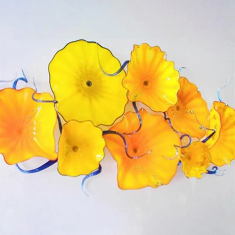 Elegante Blumen-Wandkunstlampe, kreative, leuchtend gelbe Farbe, mundgeblasene Murano-Glasplatten für Flur, Hotel, Heimdekoration