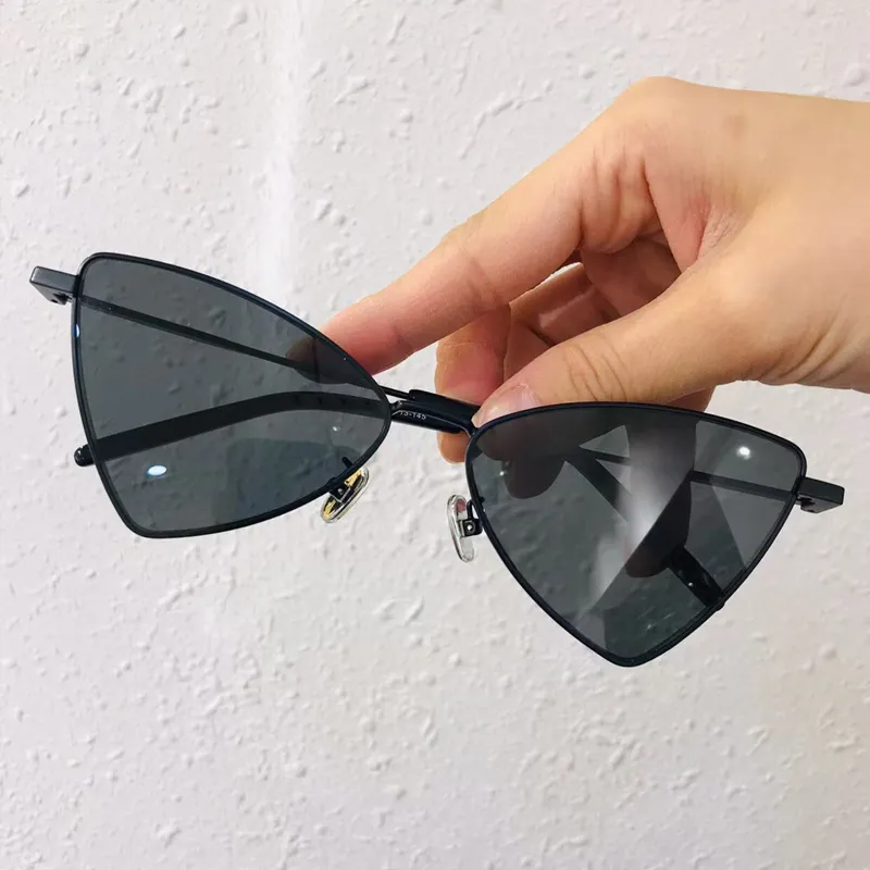 Schwarze Cateye-Sonnenbrille für Damen, graue Linse, modische Sonnenbrille, Sonnenbrille mit alleiniger Sonnenbrille, mit Box