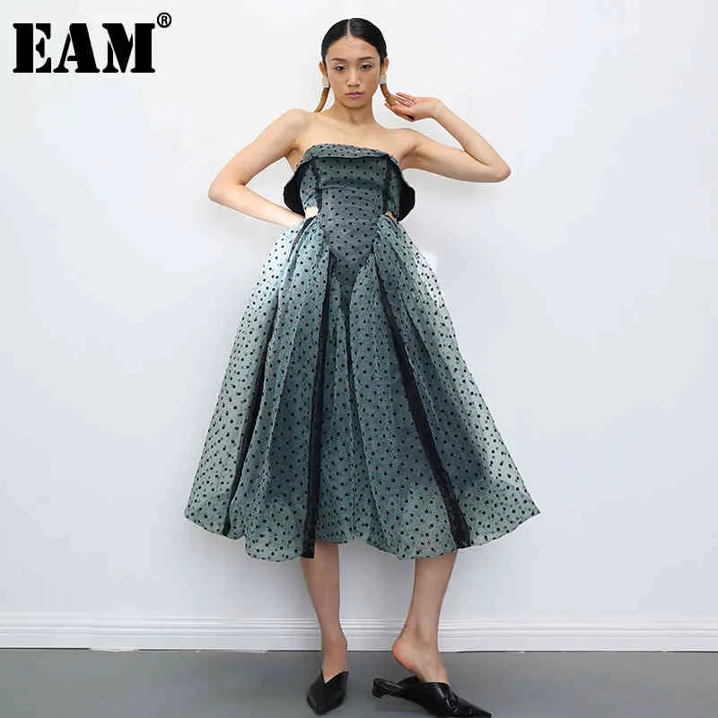 [EAM] Women Green Hollow Out Dot Mesh Temperament Strapless Dress Sleeveless Loose Fit Fashion Spring Summer 1T918 210512