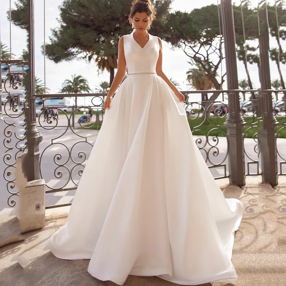 High Neck Satin Princess High Neck wedding dress with Illusion Buttons and Back - Elegant Bridal Gown for Women (Vestidos de Noiva)