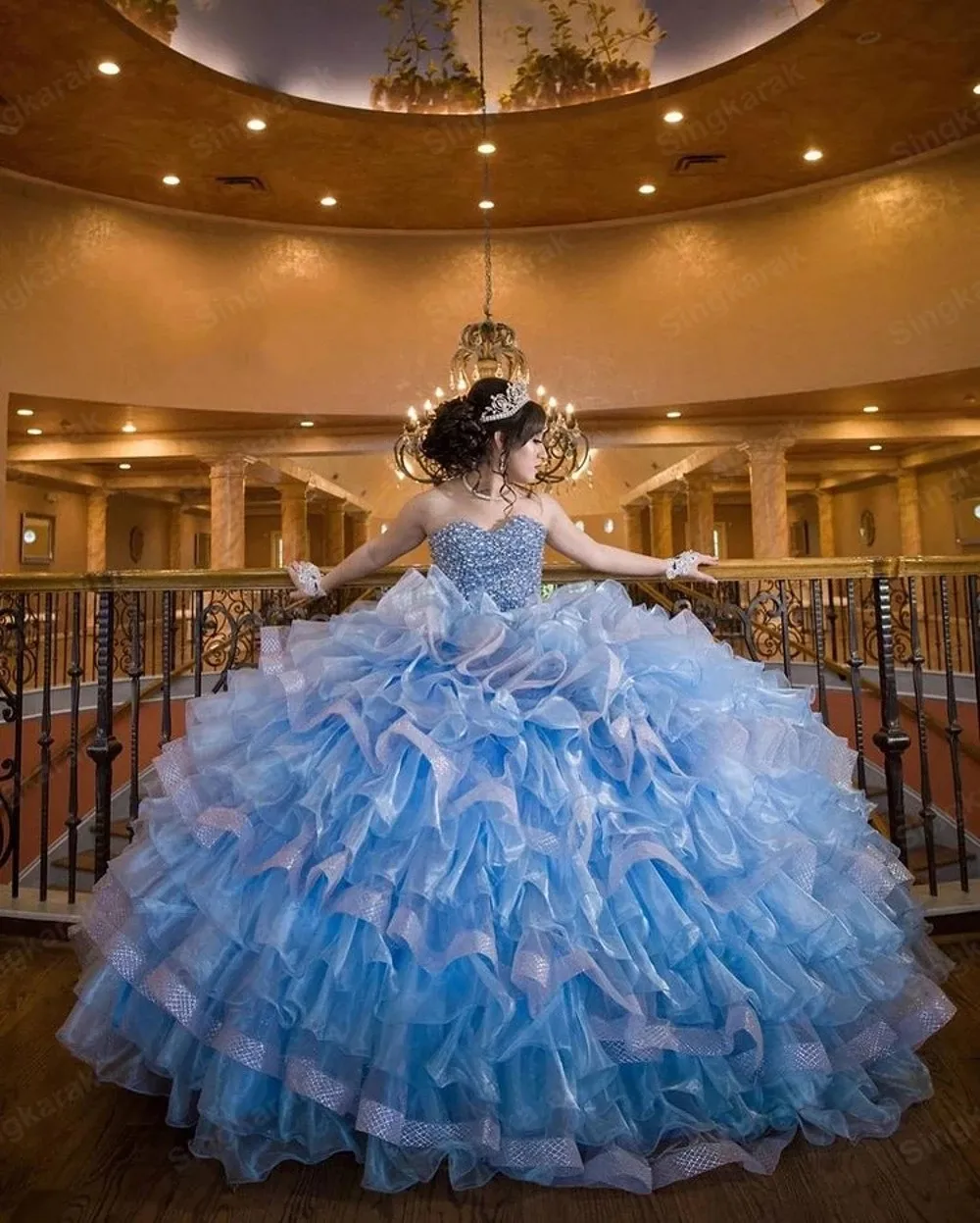 Abito a sfera blu abiti Quinceanera 15 anni Eleganti gonne a più livelli di cristallo fuori spalla Vestidos De Quinceaera