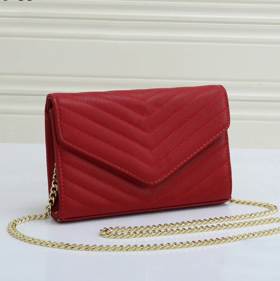 Bolsos con sales cadena dorada