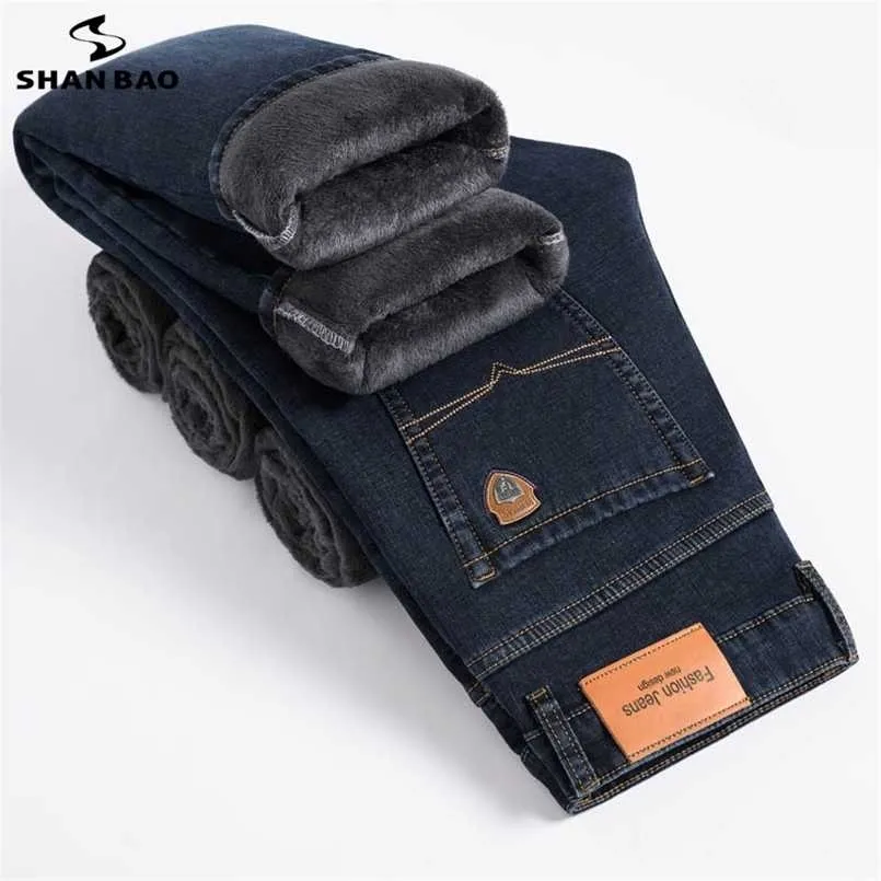 SHAN BAO Inverno Marca Fit Dritto In Pile Spessore Caldo Jeans Classico Distintivo Gioventù Business Casual Jeans a vita alta Denim 211104