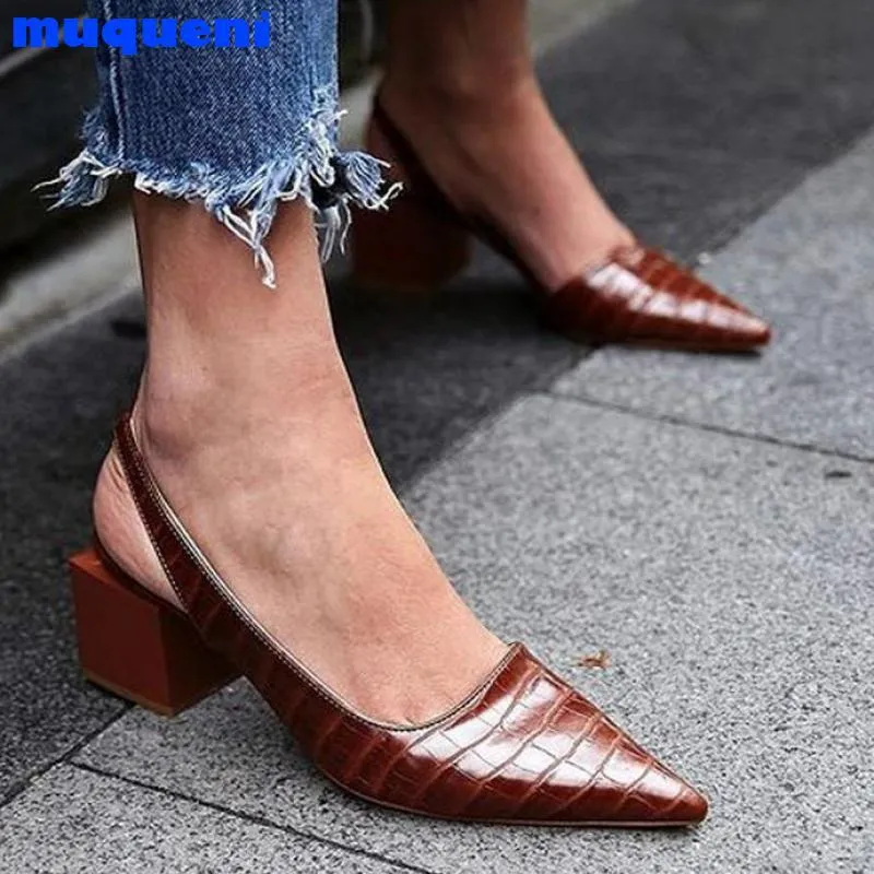 Summer Pumps Ladies Women Women Squared Obcina Piżę na skórzane buty Sandały z kroplami na niskim obcasie