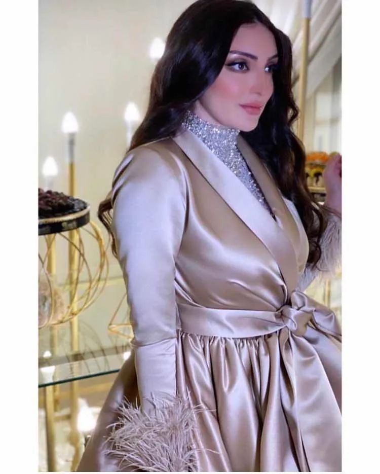 Knee Length Cocktail Dress: Elegant Party Gown, Feather Detail, Shop Now!  from Dhgate Prom Dresses - price 135.11