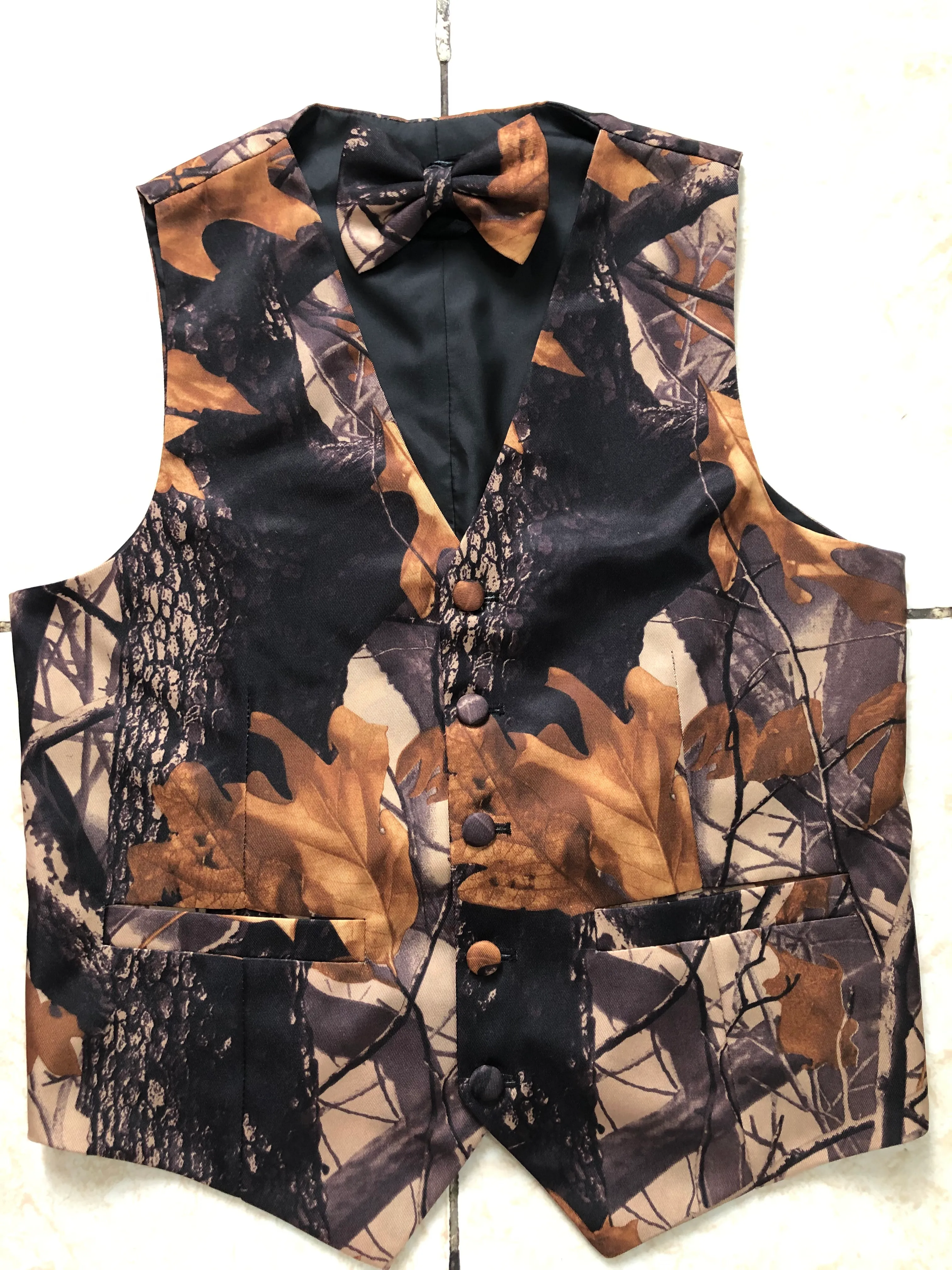 Camo Printed Groom Västar för Bröllop Groomsmen Klädsel Camouflage Slim Fit Mens Västar 2 Piece Set (Vest + Tie) Anpassad Plus Storlek