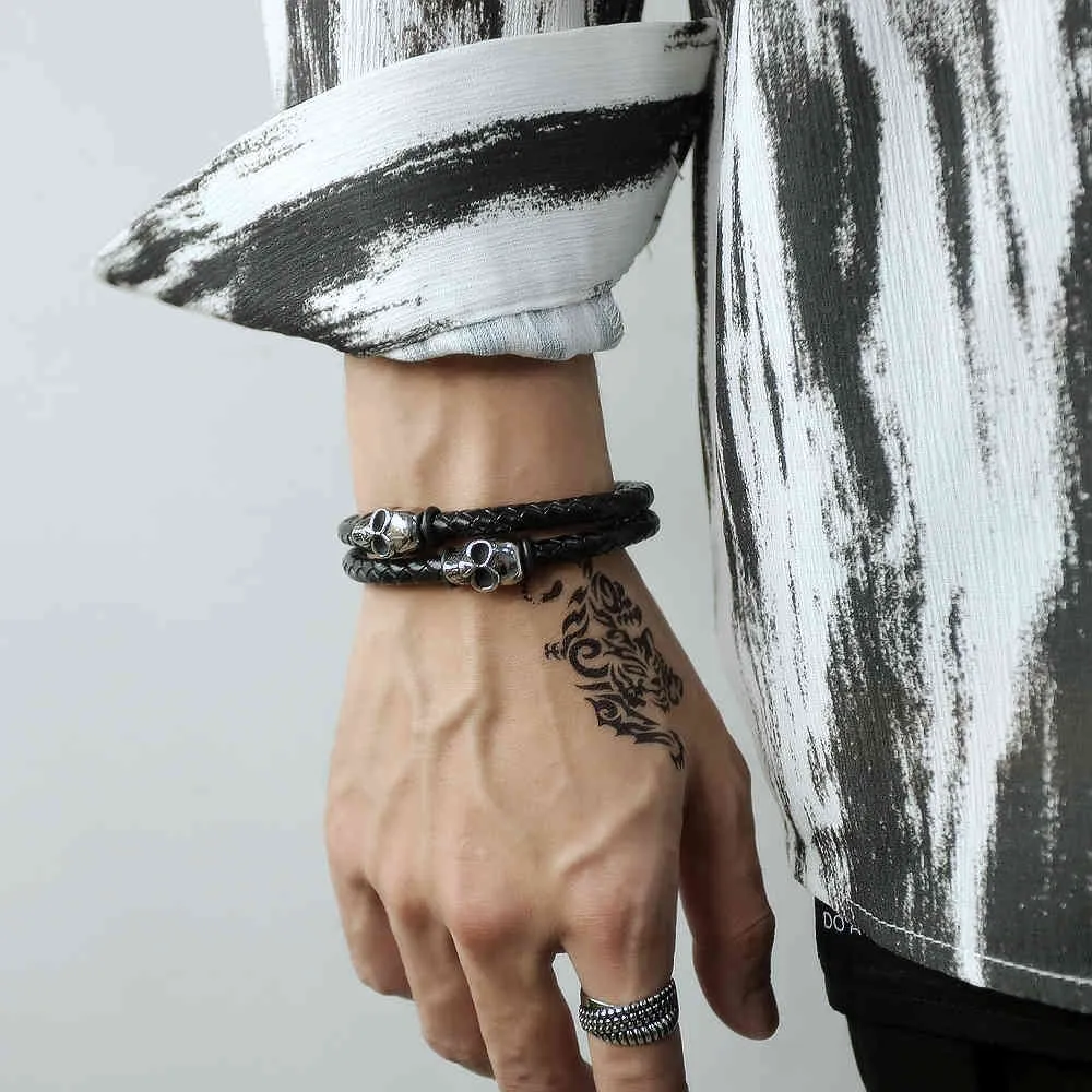 Korsgräns Smycken Europeisk och American Street Fashion Skull Scalp Retro Multi-Layer Woven Läder Armband