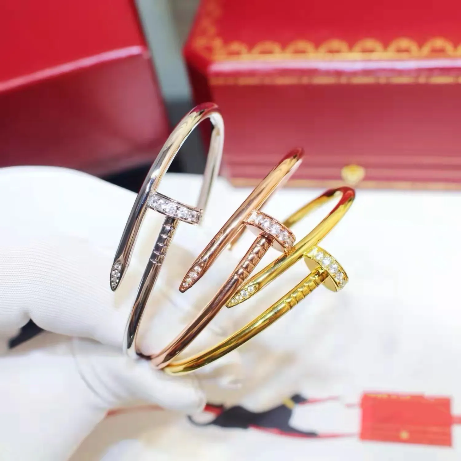 Stilisti Bracciali Charm Bangle gioielli di alta qualità Bracciale classico da uomo gioielli non sbiaditi regalo per uomo e donna stile bello La scatola in omaggio è buona