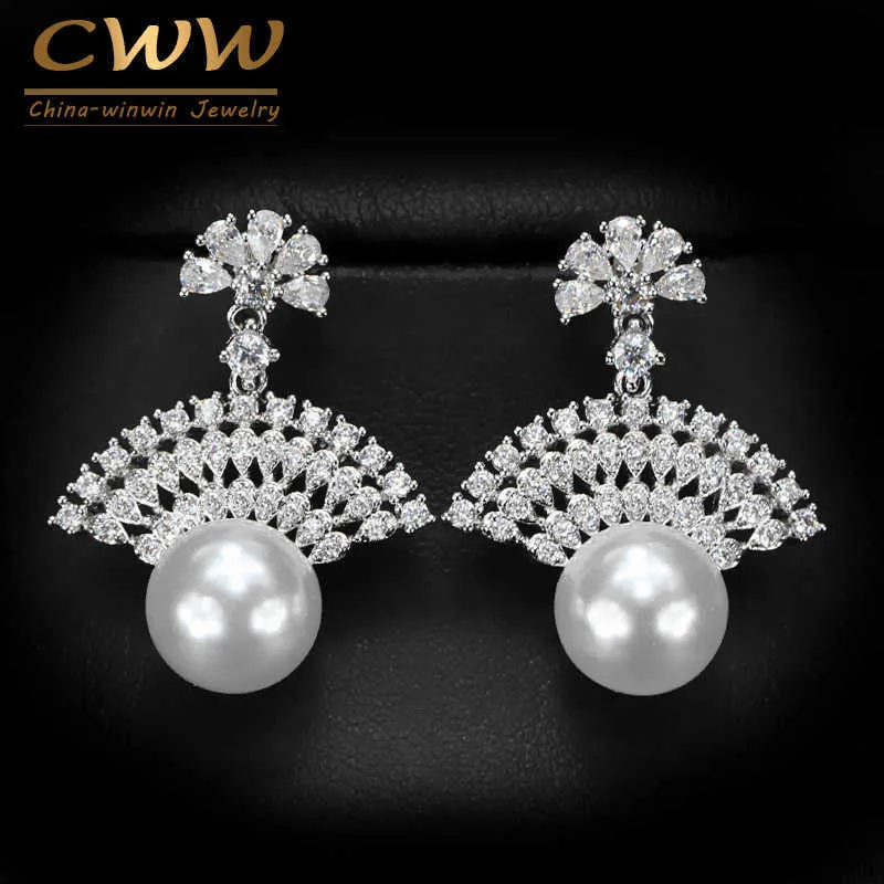Vintage Design Tiny Cubic Zirconia Stones Inställning Elegant Fan Shape Dangle Drop Pearl Earring för Kvinnor CZ052 210714