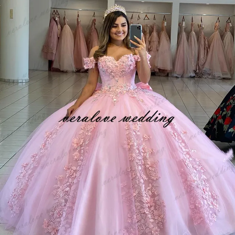 الوردي الكرة ثوب فساتين Quinceanera قبالة الكتف 3d روز الزهور منتفخ الحلو 16 حزب اللباس المشاهير حفلة موسيقية العباءات التخرج