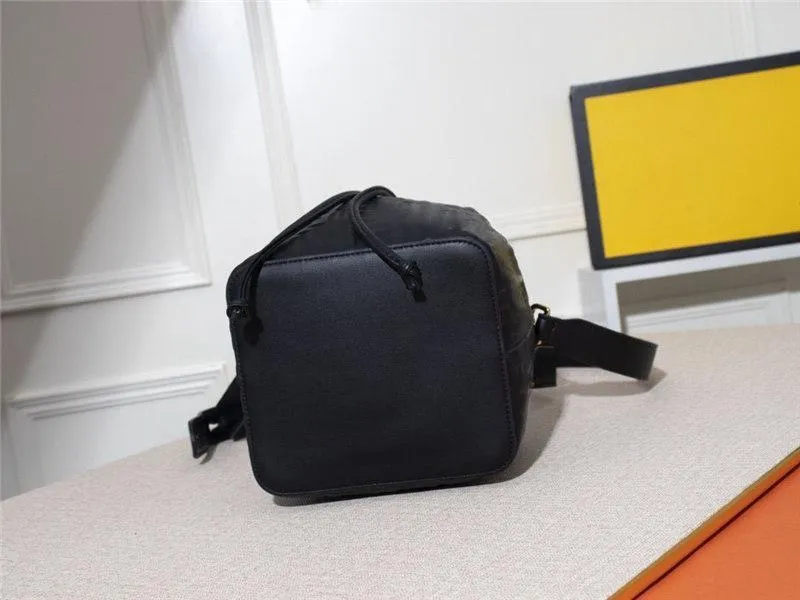 Designer Mini mon tresor Bucket bag Handbag Leather drawstring Shoulder Bag Perforated Leather Bucket Bag Women's 8897 Size:17/15/25cm