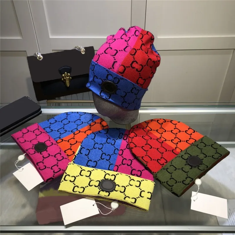 Elegante berretto multicolore con teschio doppia lettera berretto lavorato a maglia uomo donna coppia berretto in lana di alta qualità con etichette