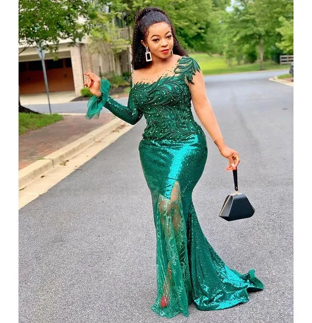 2021 Plus Size Arabic Aso Ebi Green Mermaid Sequined Prom Dresses Lace Pärled Sheer Neck Evening Formal Party Second Reception BRI253Z