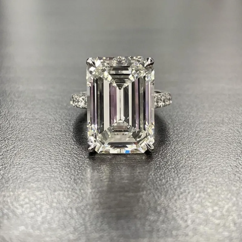 ラグジュアリー100％925スターリングシルバーを作成エメラルドカット4ctダイヤモンドの結婚式の婚約カクテル女性リングファインジュエリー卸売