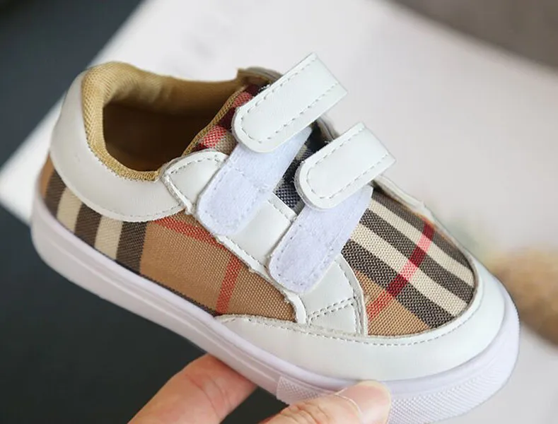 Scarpe basse moda per bambini Scarpe casual a righe scozzesi per bambini Primavera Autunno Designer per bambini Sneakers Neonato che corre all'aperto