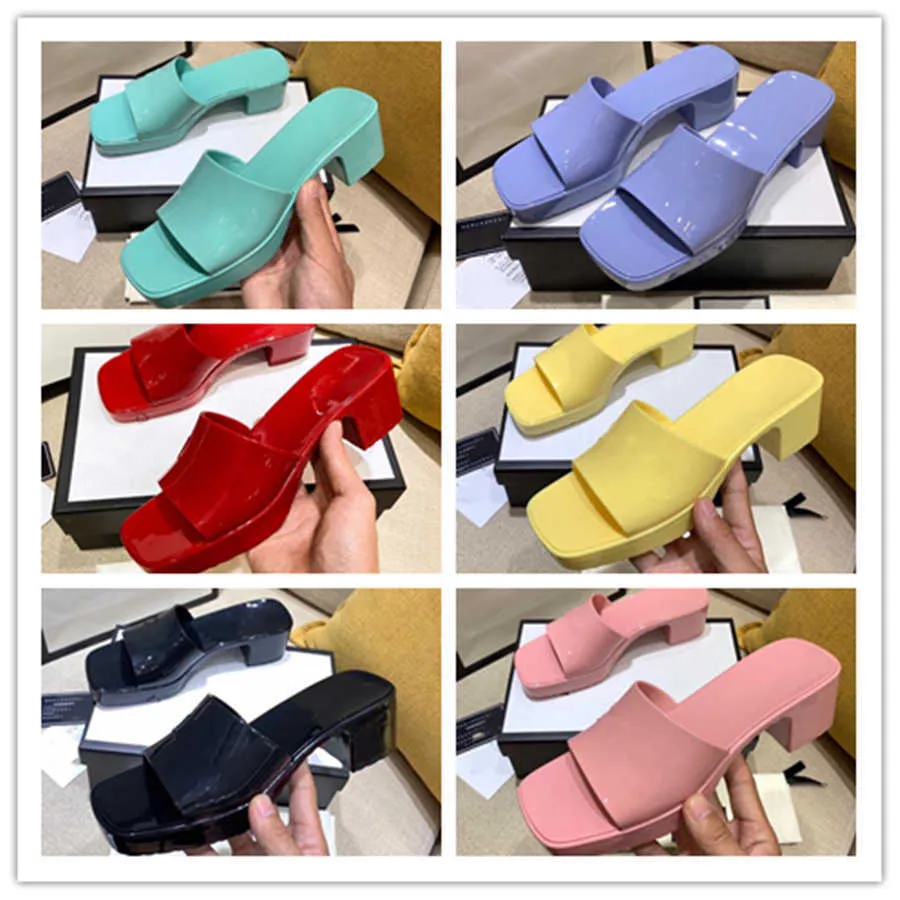 Hot Jelly Luxury Slippers Crystal Sandals Slides planos saltos altos mulheres mulheres praia de verão grossa shathies plataforma de alfabetismo 35-41