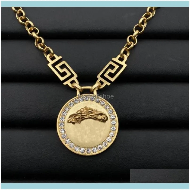 Manufacturers Wholesaler luxury high quality retro Pendant necklaces for woman men vintage 18k fashion brand design brass gold plated European size