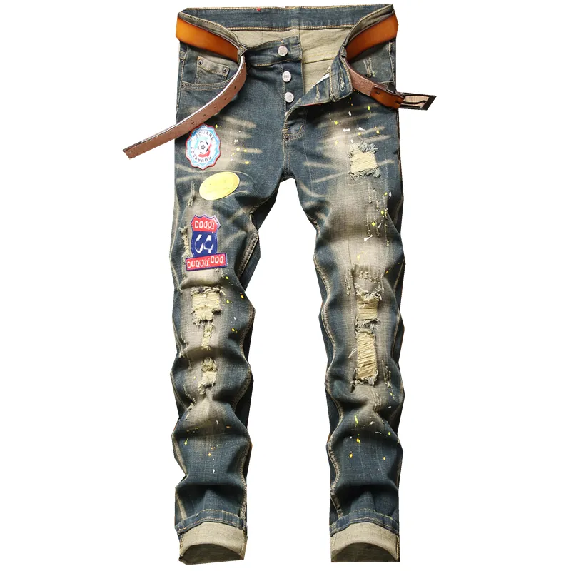 Unika män nödställda badge svart mager jeans modedesigner smal fit tvättad motocykel denim byxor panelerade hiphop cyklist probent309k