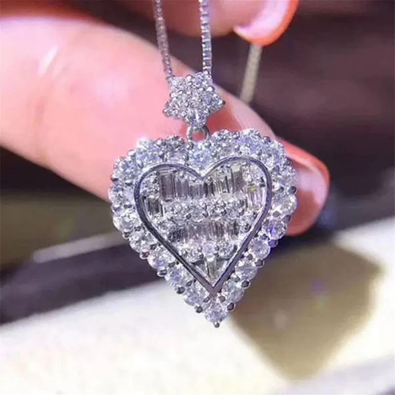 Choucong Vendita superiore Gioielli di lusso fatti a mano Ciondolo a forma di cuore in argento sterling 925 T Princess Cut Bianco 5A Zircone Moissanite Diamante Collana da donna con clavicola regalo