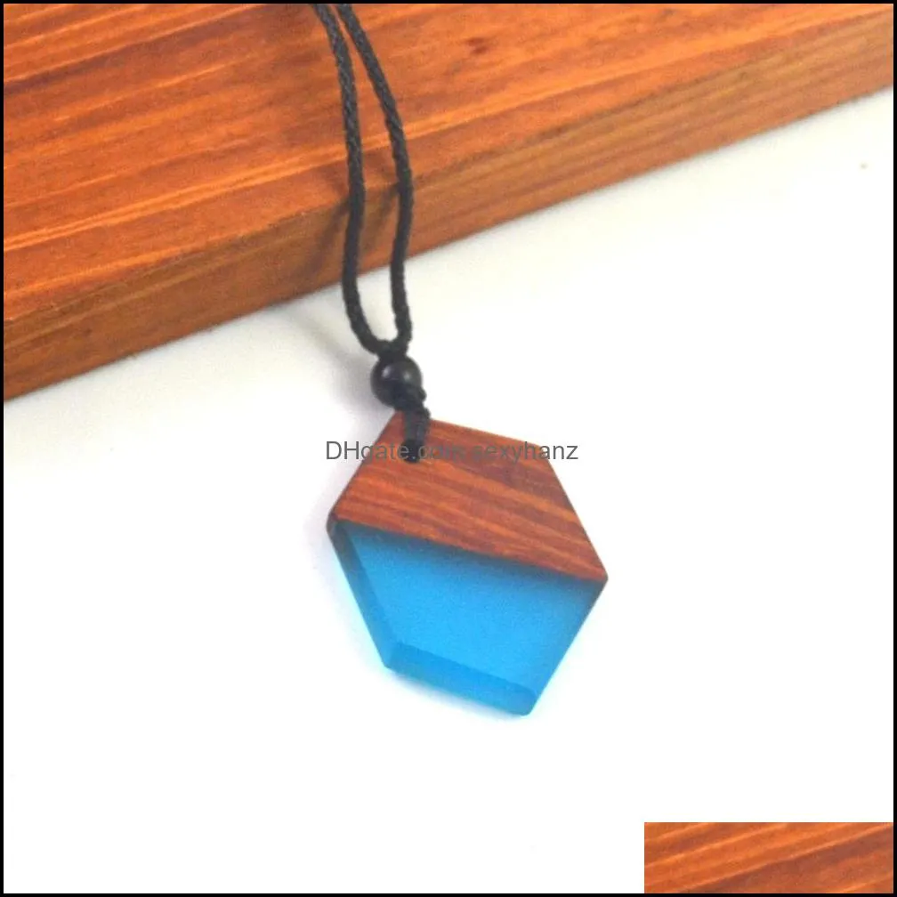 Necklace pendant small type of ancient handmade wood resin jewelry jewelry for men and women ropes can be adjusted