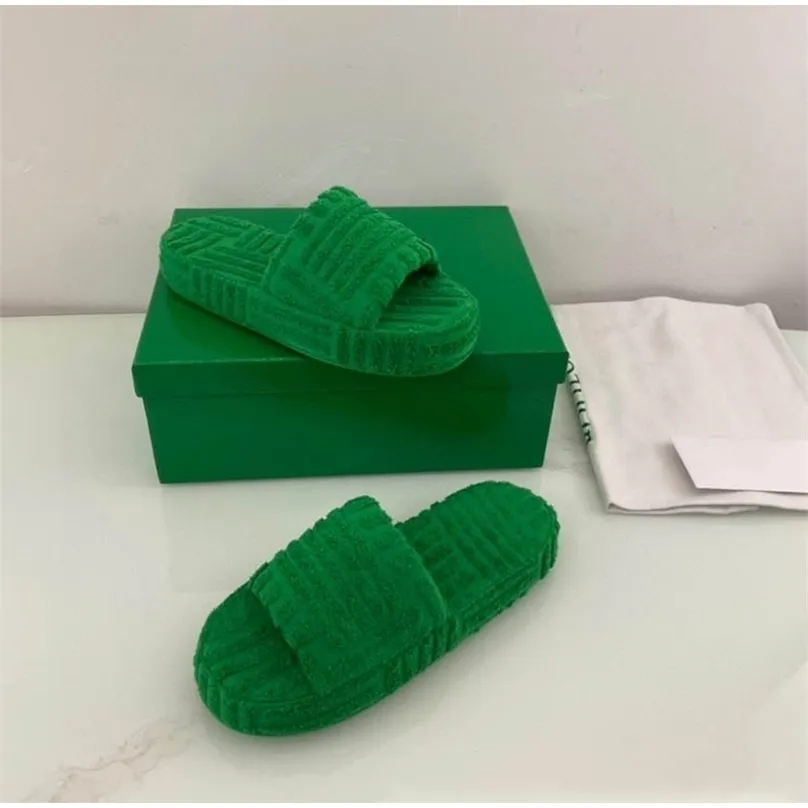 Luxury Brand Designer Women Slippers Warm Plush Unisex Couple Models Slides Soft Thick Soled Green Home Shoes Big Size 34-44 211110