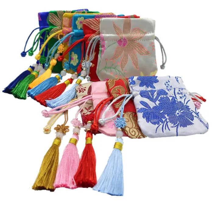 10st Tassel Mini Chinese Style Silk Brocade Smycken Påse Drawstring Satin Förpackning Forntida Lycka Baggar Sachet Storlek 8x8cm