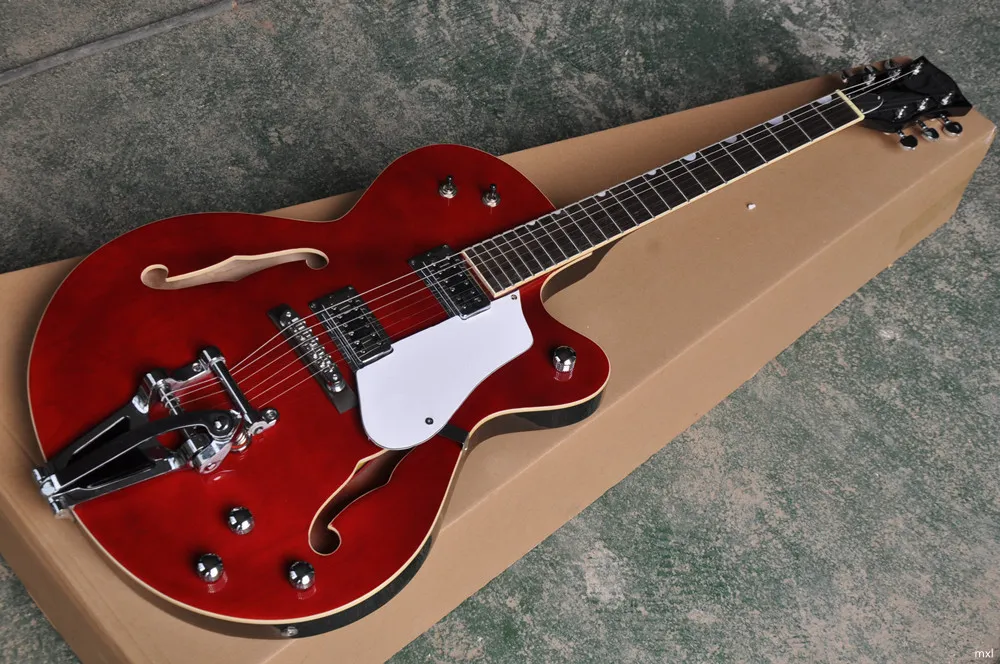 Czerwona półprzestrążona gitara elektryczna z białą pickguard, Resewood Fingerboard, Tremolo System, zapewnia dostosowane usługi