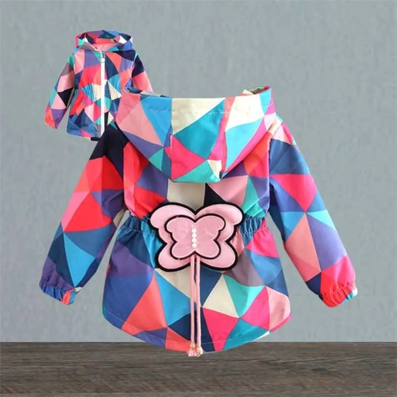 Jacka för flickor söt fjäril applique geometrisk mönster tryckt hooded windbreaker coat 2-7 år baby kvalitet barnkläder 211204