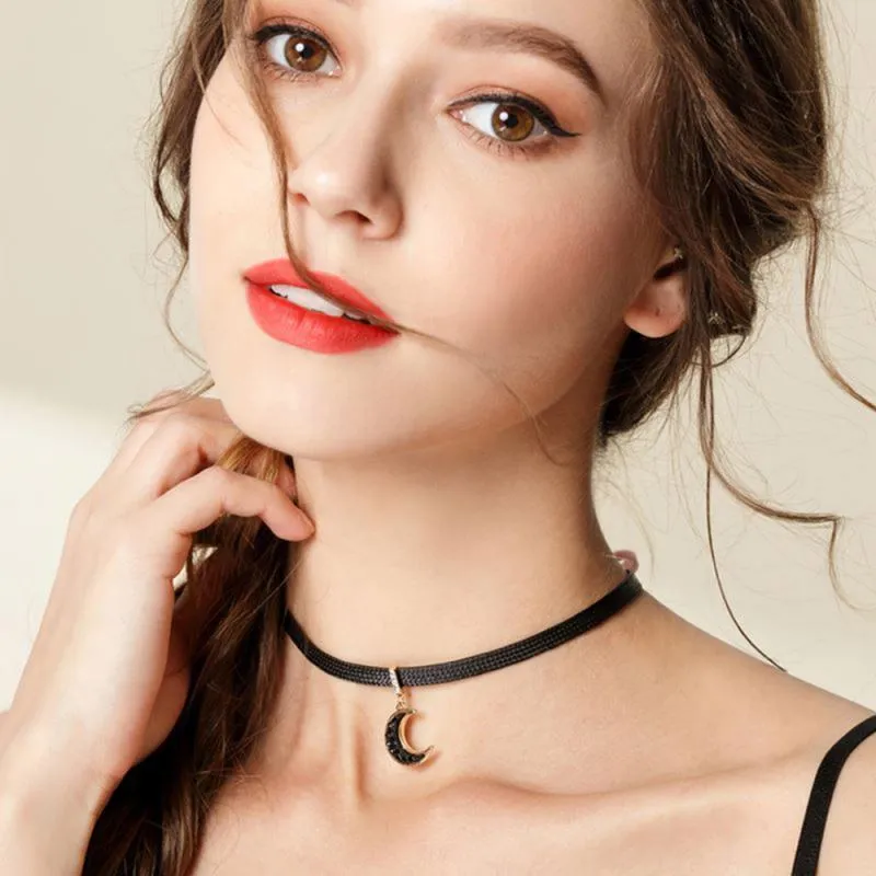 Black Gothic Clavicle Chain Choker Necklace Nz With Simple Moon Design  Short Neck Jewelry For Women From Spenvanes, $10.54