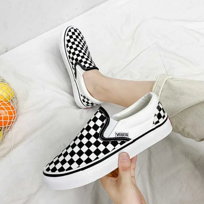 Retro Old Skool Men Women Authentic Skateboard Shoes Designer Women Girls Athletic Classic Checkerboard Vulcanized Canvas Shoes Y0907