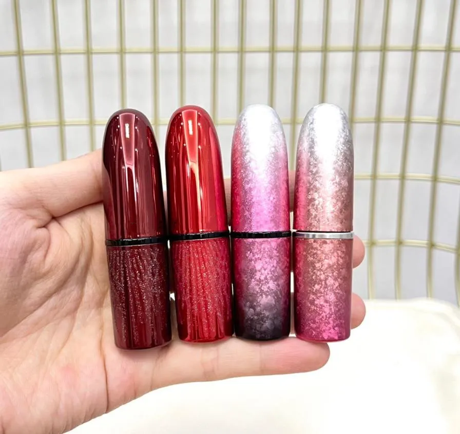 Marque cosmétique rouge à lèvres mat maquillage de haute qualité Appuyez sur le rouge à lèvres tube noir velours rouge à lèvres lèvres cosmétiques 4color cadeau pour les femmes