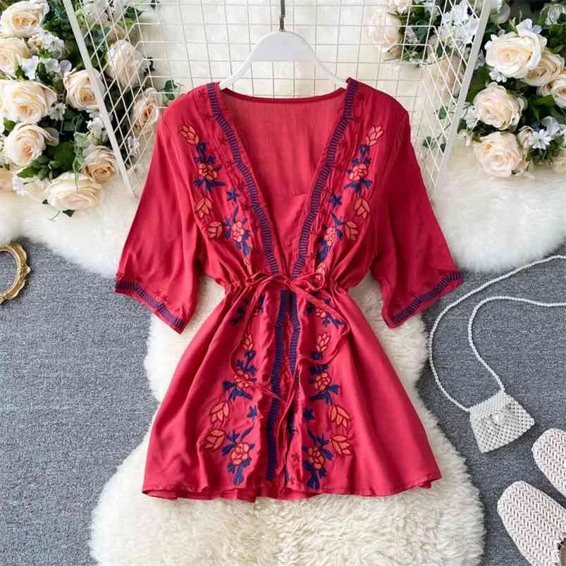 Summer Women's Shirt Ethnic Style Square Neck Lace Embroidered Top Retro Waist Slimming Holiday Female T-shirt GX060 210507