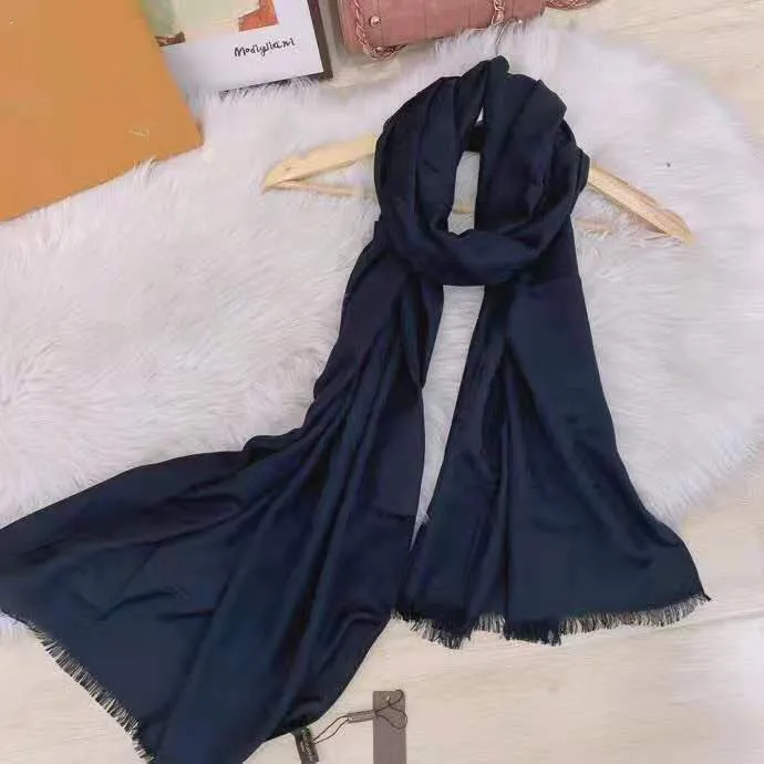Märke Designer Silk Scarf Mode Man Kvinnor 4 Säsong Sjal Scarfs Letter Scarves Size 180x70cm Hög kvalitet
