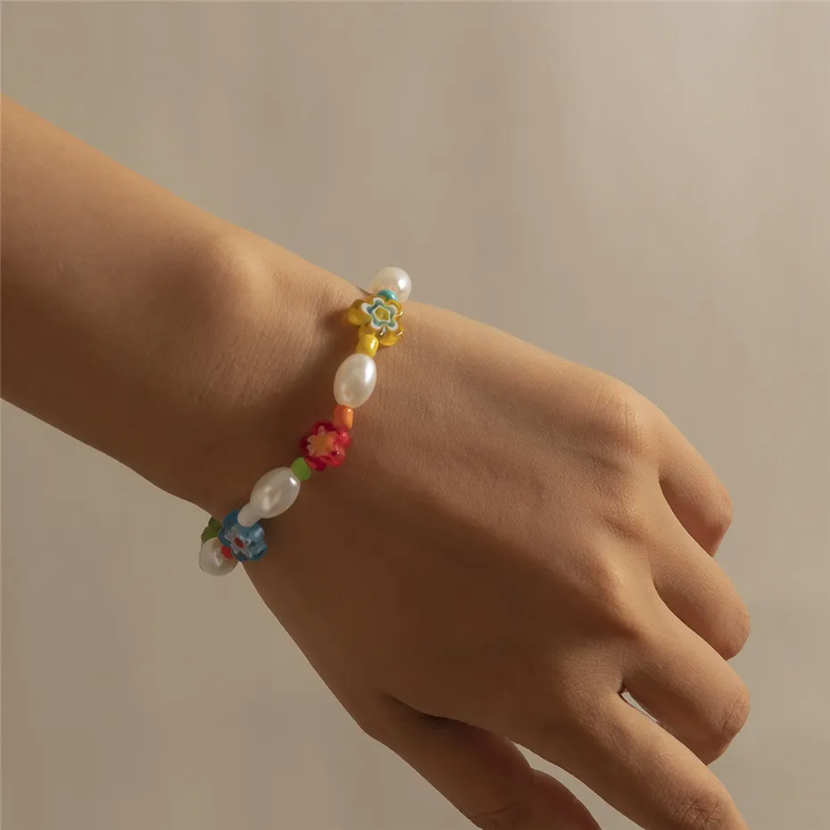 Pulsera coreana con flores de caramelo para mujer, pulsera elástica hecha a mano con cuentas de perlas de imitación para boda, joyería 2021