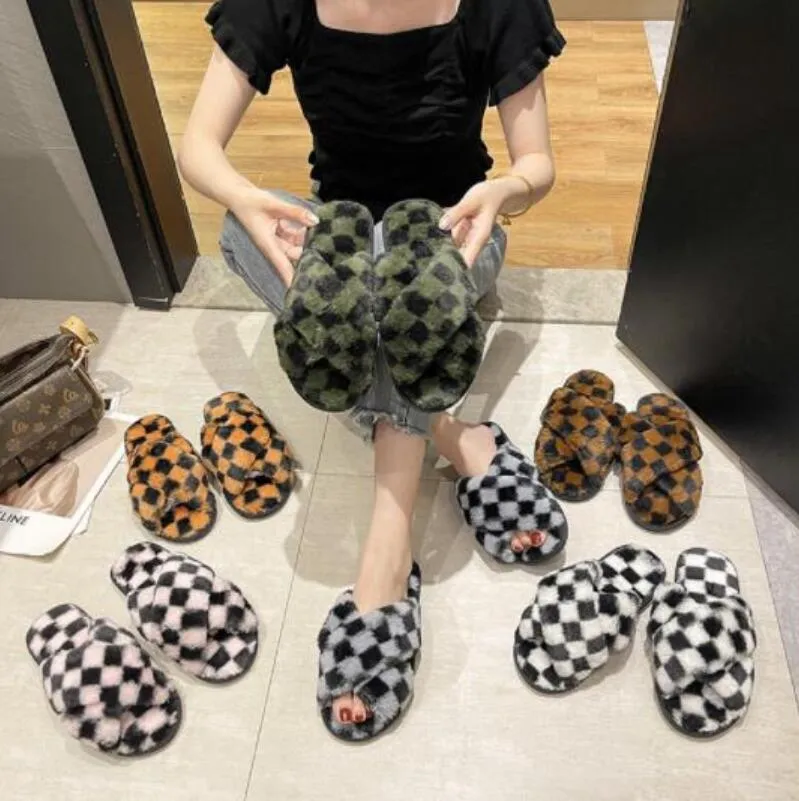 Classic Design Women Winter House Furry Slippers Fluffy Faux Fur Home Slides Flat brown grid pattern Fashion Indoor Floor Shoes Ladies Flip Flops