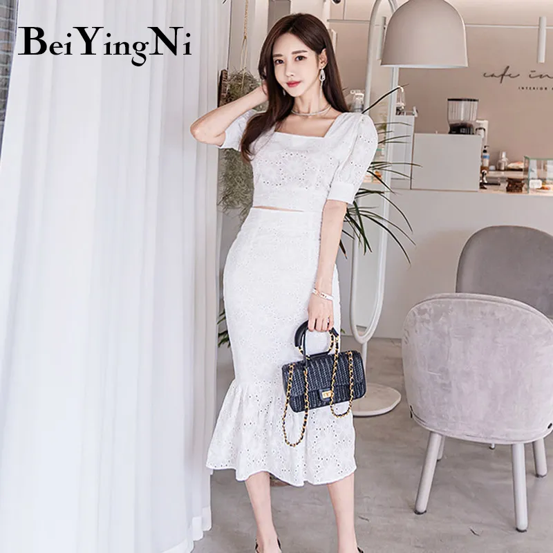Beiyingni New Fashion 2 Piece Set Women Lace Tops Midi Skirt White Hollow Out Package Hip Cropped T Shirts Female Saia Faldas OL 210416