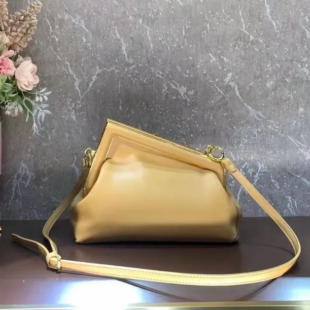 Ladies Evening Dress Messenger Shoulder Bag Designer Fashion Women`s High Quality Genuine Leather Handheld Card Holder Wallet2254