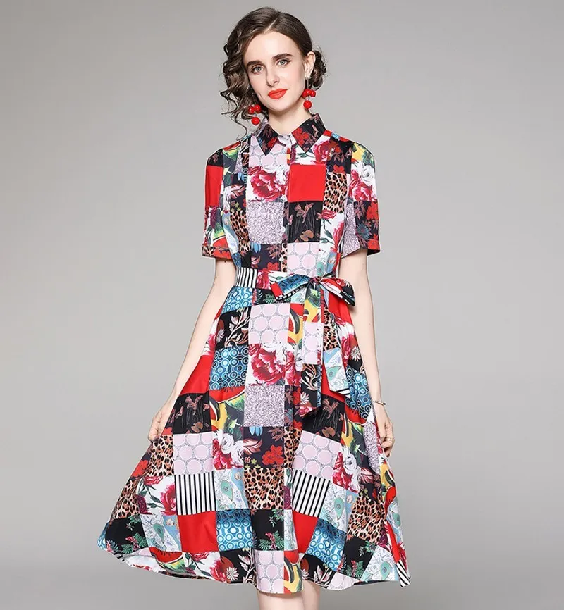 Robe de piste de designer d'impression de fleurs Femmes d'été Élégantes manches courtes Slim Longueur au genou Vintage Robes de ligne 210514