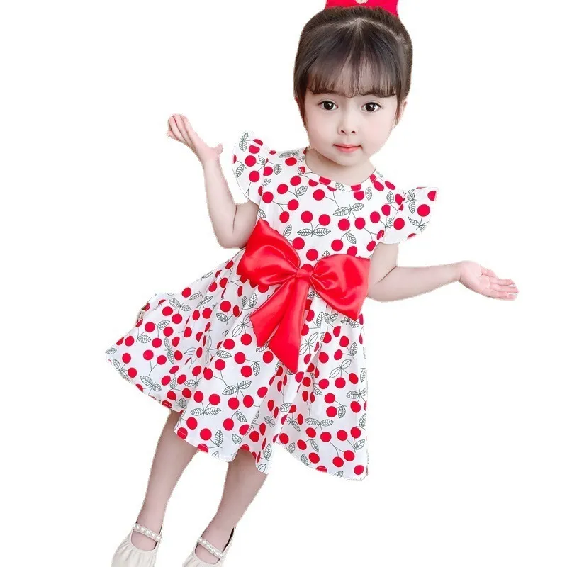 Abito da ragazza per bambini con stampa fragola estiva Vestito con maniche piccole volanti Moda carino Bowknot Abbigliamento per gonna da spiaggia per bambini G4IVFI3