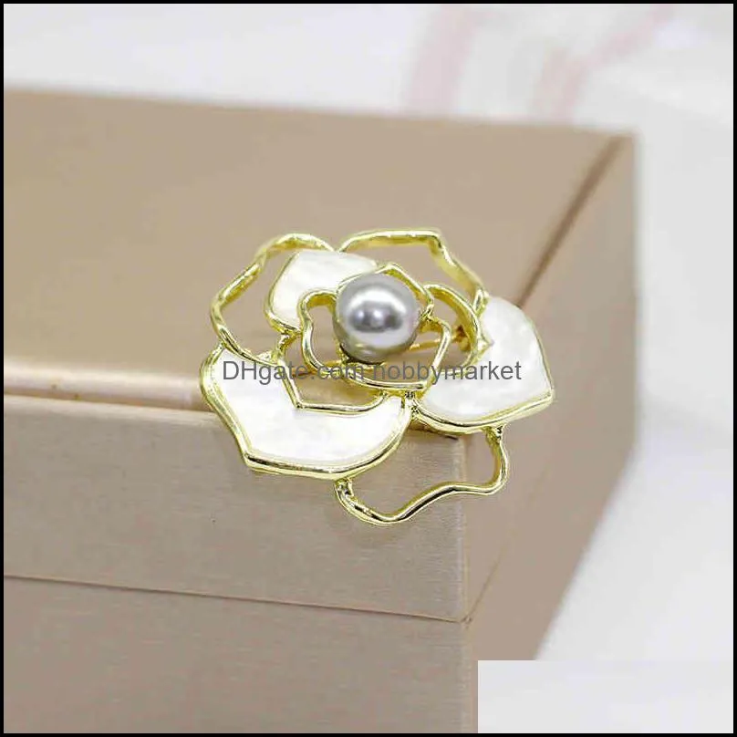 Luxury brooch New personalized hollowed out Rose Brooch temperament Pearl simple Camellia straight