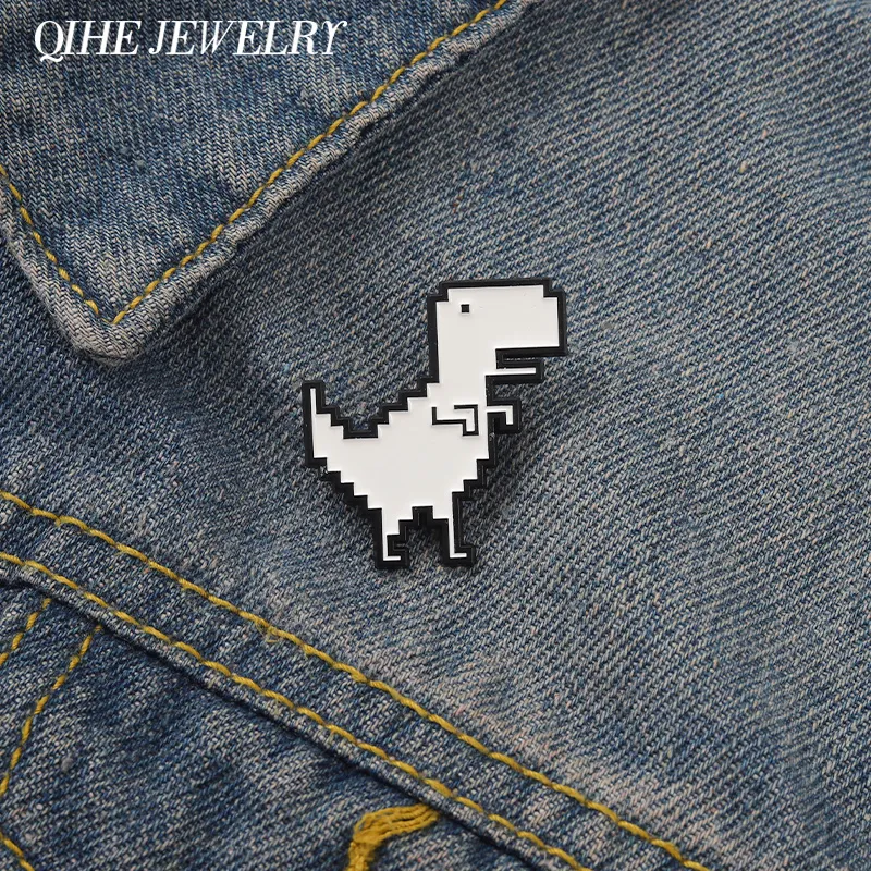 Pixel dinozaur emalia szpilki śliczna broszka biała kreskówka zwierzęta odznaka broszka klapa ubrania sweter plecak kobiety dzieci zabawna biżuteria hurtowa prezent