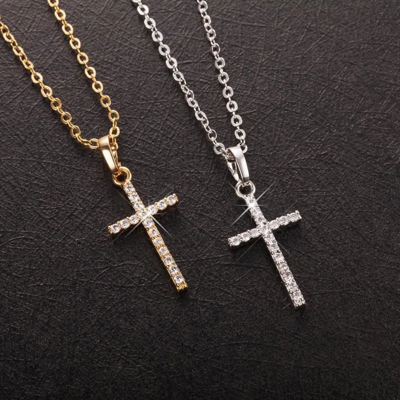 Hängsmycke Halsband Fashion Kvinna Kors Hängen Droppe Guld Svart Färg Kristall Jesus Halsband Smycken För Män / Kvinnor Partihandel