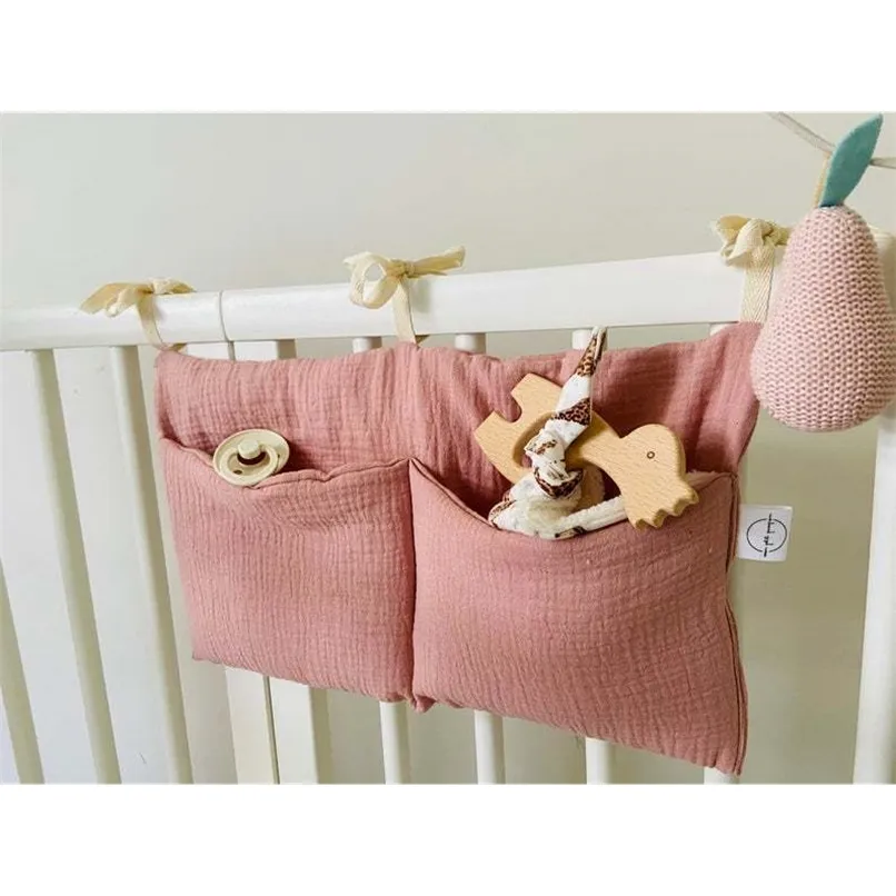 Baby Crib Organizer Hängande väska Baby Bedside Storage Bag Baby Essentials Multi-Purpose Born Bed Hängande Blöja Toy Tissue 211025