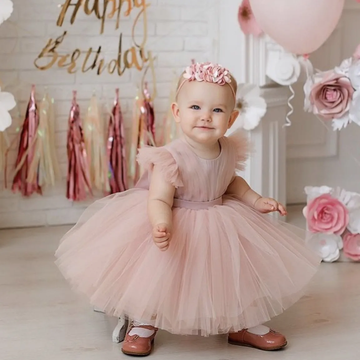 ほこりのピンクのリトルガールズポージェントのドレスボールガウンフリルの花の誕生日パーティーの服用赤ちゃん弓鍵穴バック茶長キッズフォーマルウェア