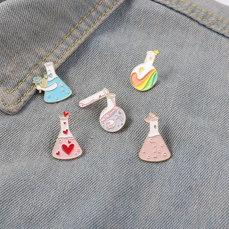 Beker Emaille Pins Fles Galaxy Rainbow Pink Heart Bowknot Metalen Broches Badges Hartvormige Pins Up Gift voor Science Lover