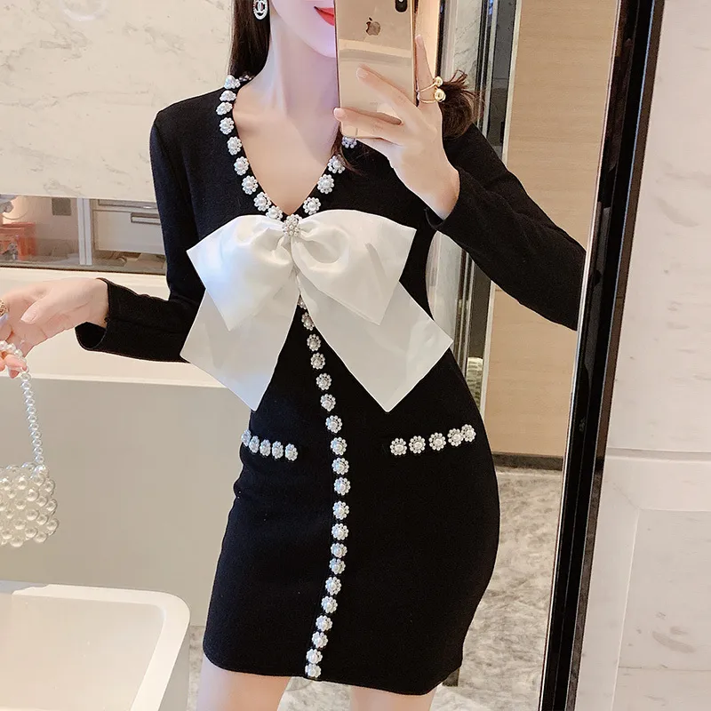 Women Knitted Sheath Elegant Pearls Beading Big Bowknot Bodycon Kniting Elastic V Neck Buttons Sweater Short Dress 210416