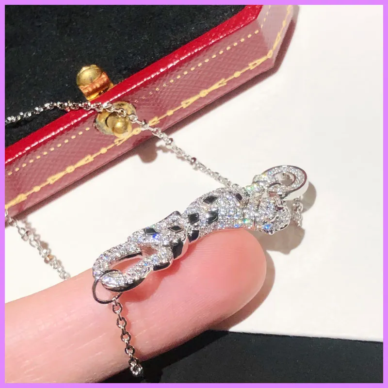 Djurhalsband Pendant Kvinnor Luxur Designer Halsband Street Fashion Jewelry Leopard Högkvalitativa diamanter 18K Guld D2110195F2957